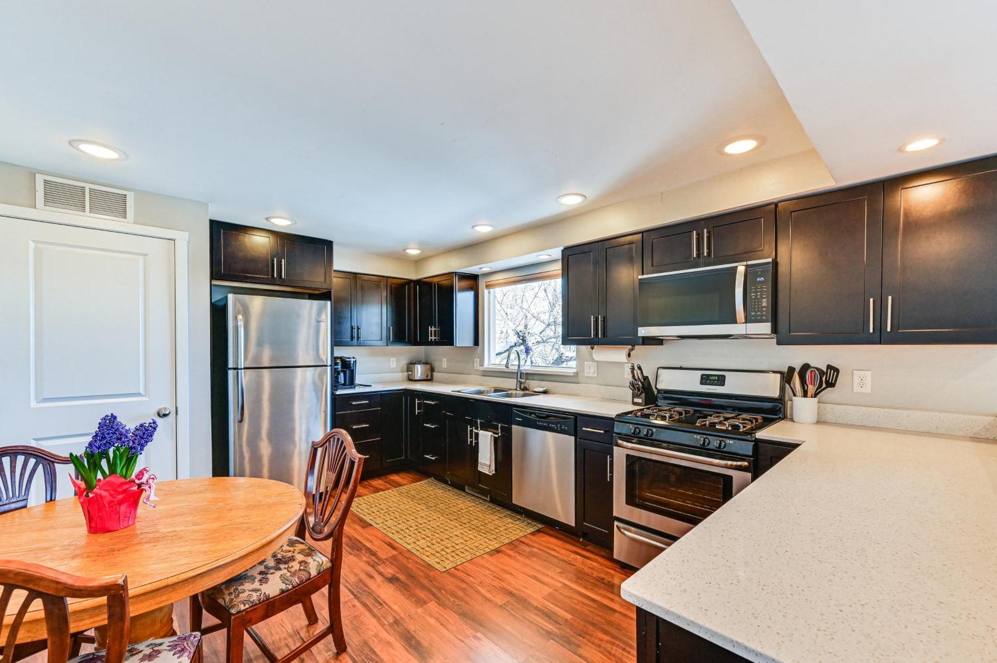 With Grill 3 Mi To Historic Downtown Holiday home