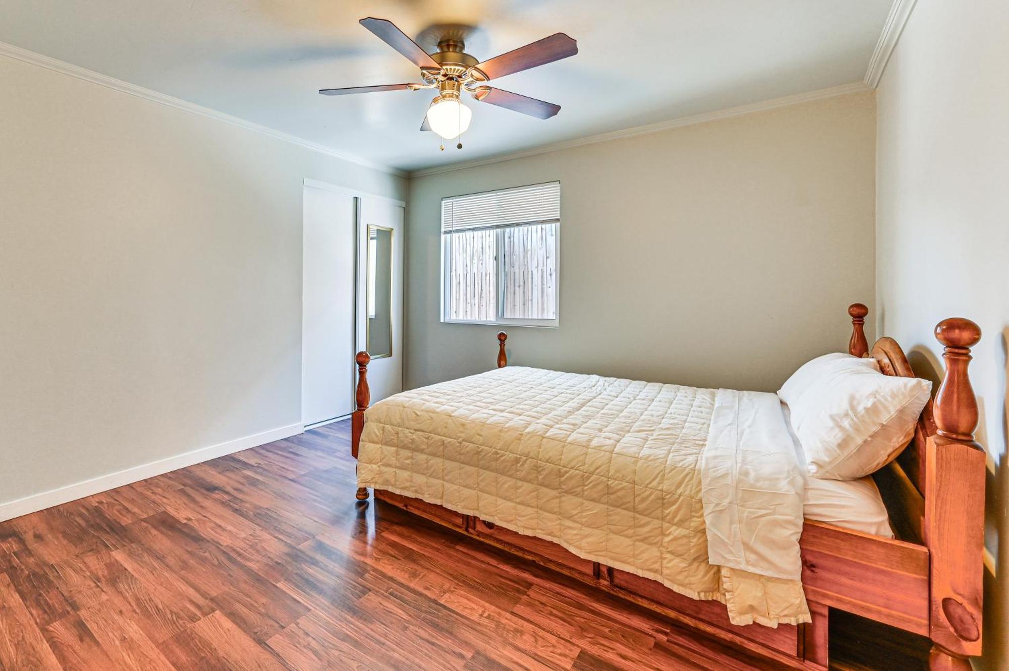 With Grill 3 Mi To Historic Downtown Holiday home